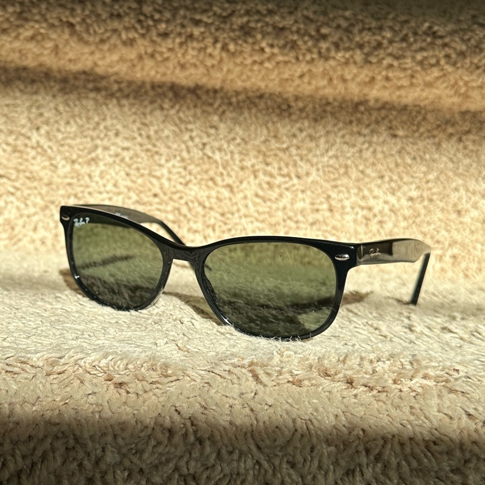 Black Ray-Ban Sunglasses
